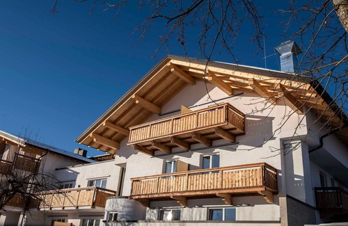 Bad Wiessee House | Apricot tree - Schnitzer's Dahoam