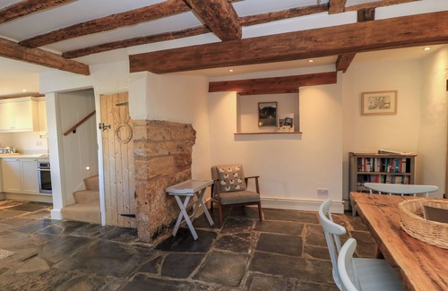 Chipping Campden Cottage | APRIL COTTAGE, pet friendly in Mickleton, Gloucestershire