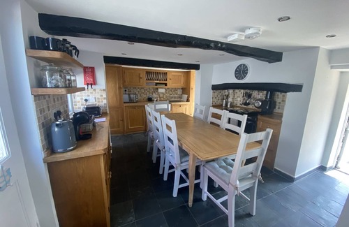 New Forest District Cottage | April Cottage Pool + Hot Tub by NewFo.rest