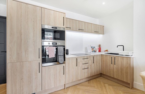 Trafford Apartment | Apt 1 Causeway · Modern Apartment | Pass the Keys