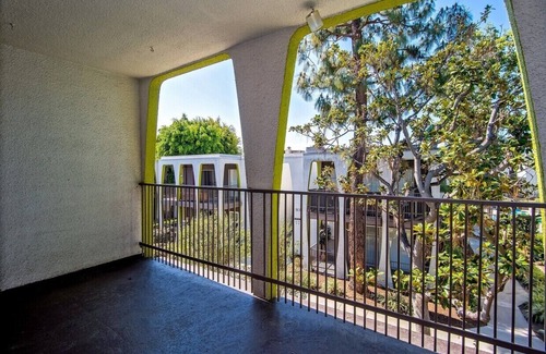 Downey Apartment | Apt 245 Apt Downmey