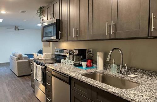 Leavenworth Apartment | Apt 255 Cozy and Sleek Dwelling Min from Ft Leavenworth