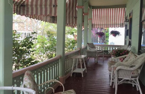 Cape May Apartment | Apt#3 4 bedroom 2 bath, sleeps 10, walk to Beach, Mall, Parking available