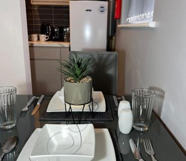 Seisdon Apartment | Apt 3. Private Studio in Moseley, Birmingham