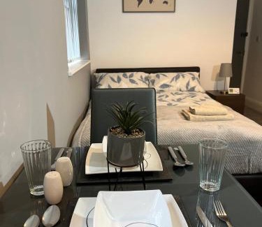 Seisdon Apartment | Apt 3. Private Studio in Moseley, Birmingham