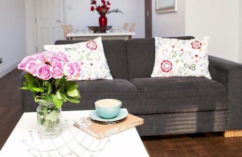 London City Centre Apartment | Apt 3, Trafalgar Sq Duplex, 3rd & 4th floor by Indigo Flats