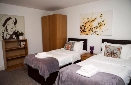 London City Centre Apartment | Apt 3, Trafalgar Sq Duplex, 3rd & 4th floor by Indigo Flats