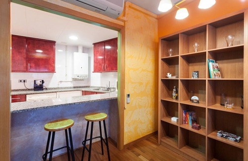 Lloret Town Center Apartment | Apt. 6 pax in LLoret de Mar, 300 meters from the beach. Free Wifi, air conditioning in the living room. Excellent location!