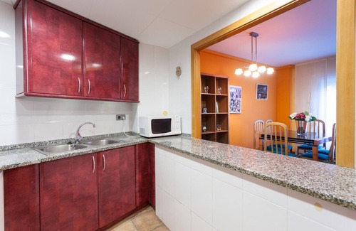 Lloret Town Center Apartment | Apt. 6 pax in LLoret de Mar, 300 meters from the beach. Free Wifi, air conditioning in the living room. Excellent location!