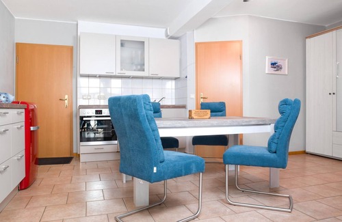 Gollwitz Apartment | Apt. LEUCHTTURMBLICK - Cozy living just 400 meters from the natural beach.