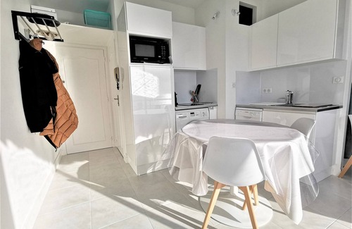 Royan Apartment | Apt. Standing in front of Royan beach