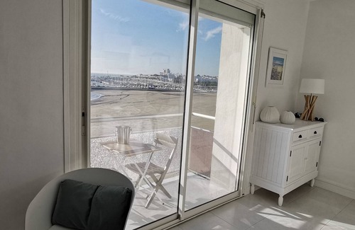Royan Apartment | Apt. Standing in front of Royan beach