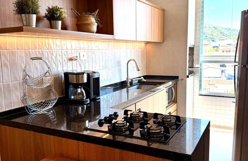 Toninhas Apartment | Apt Toninhas 4 min walk to the beach, swimming pool, barbecue and air conditioning