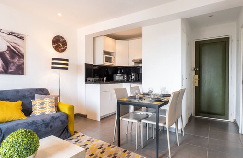 Villeneuve Loubet Beach Apartment | Apt With Balcony With Beach Vue