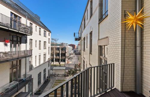 Kreuzberg Apartment | aptC Downtown Monument4rent near Checkpoint Charlie
