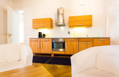 Kreuzberg Apartment | aptC Downtown Monument4rent near Checkpoint Charlie