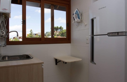 Gramado City Centre Apartment | APTO CENTRO 100m R. COVERED, SACADA WITH GREAT VIEW CHURCH- WIFI, SKY, SPLIT Q/F