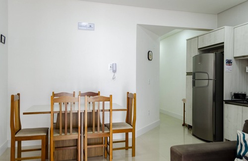 Governador Celso Ramos Apartment | Apto com Wi-Fi a 450m da Praia de Palmas