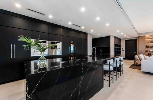 Seven Mile Beach Condo | Aqua #4: Full Floor Luxury Condo on 7 Mile Beach w/Shared Pool