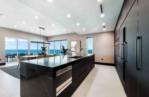 Seven Mile Beach Condo | Aqua #4: Full Floor Luxury Condo on 7 Mile Beach w/Shared Pool