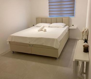 Leon Apartment | AQUA Apartment