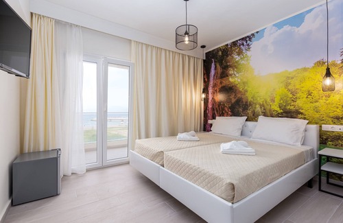 Roda Bed & Breakfast | Aqua Luxury Suites Roda