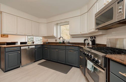 Bayfield Cottage | Aqua Vista Cottage - 10-acre retreat with 1,000 feet of private beachfront