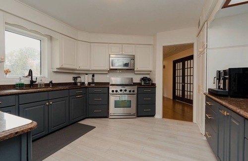 Bayfield Cottage | Aqua Vista Cottage - 10-acre retreat with 1,000 feet of private beachfront