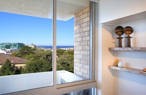 Bondi Beach Apartment | Aqua Vista Getaway - Walk to Bondi Beach