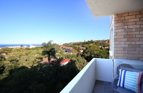 Bondi Beach Apartment | Aqua Vista Getaway - Walk to Bondi Beach