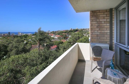 Bondi Beach Apartment | Aqua Vista Getaway - Walk to Bondi Beach
