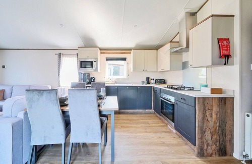 Great Billing Cottage | AQUADROME ABODE - BILLING AQUADROME in Billing Aquadrome Holiday Park