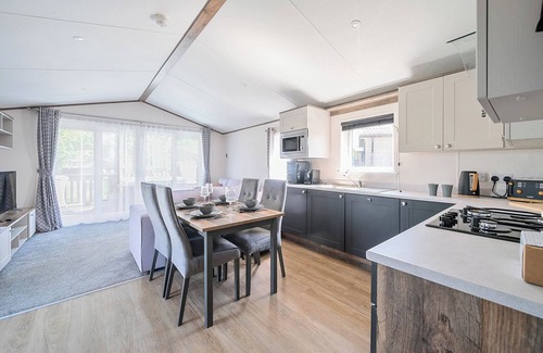 Great Billing Cottage | AQUADROME ABODE - BILLING AQUADROME in Billing Aquadrome Holiday Park