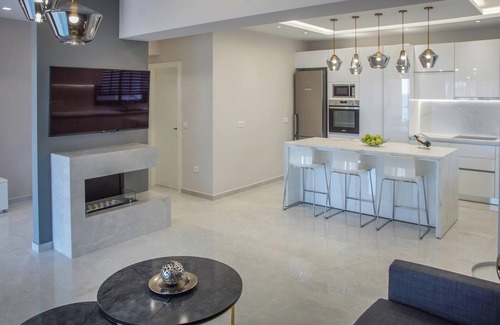 Stegna Apartment | Aquamarine Luxury Suite ground floor