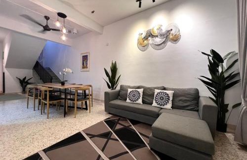 Kawasan Perindustrian Chendering House | AR-RAHMAN HOMESTAY KUALA TERENGGANU Semi-D, 2-storey, 4-Bedroom 4-Bathroom, 25x13feet Private Swimming Pool with 5 feet Fountain