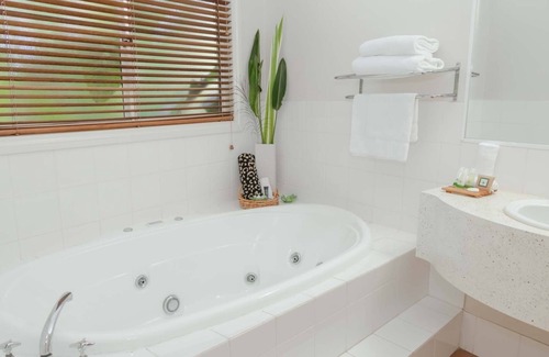 Wollongbar Hotel | Arabella Garden Inn Motel
