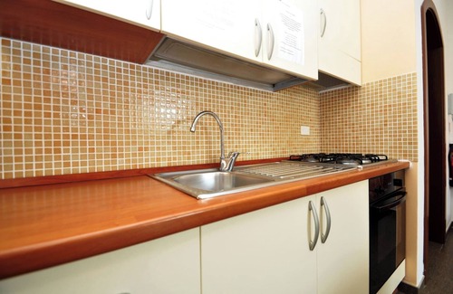 Torre San Giovanni Apartment | AraInn Lupiae - House for 3 Guests in Residence with Pool