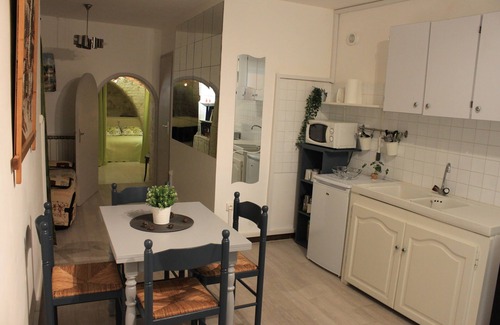 Aramon Apartment | Aramon in village house, large atypical T1 of 43m2, very quiet.