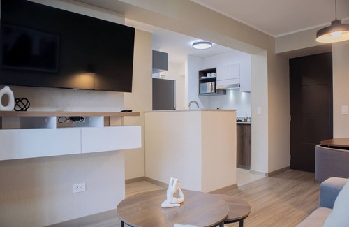 Surquillo Apartment | Arandanos by Wynwood House
