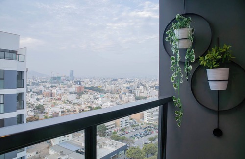 Surquillo Apartment | Arandanos by Wynwood House