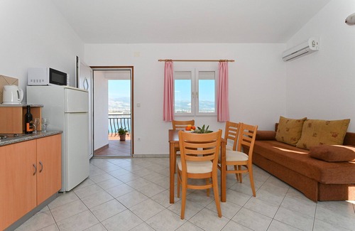 Arbanija Apartment | ARBANIJA A2, budget 1-bedroom apartment, 80m from the beach