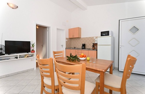 Arbanija Apartment | ARBANIJA A2, budget 1-bedroom apartment, 80m from the beach