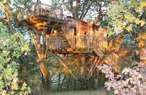 Peyrissas House | ARBRAKABANE, perched huts and caravans