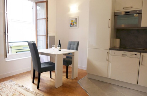 Ternes Apartment | “Arc de Triomphe” is just next door- Bright apt with elevator – 4 guests PON