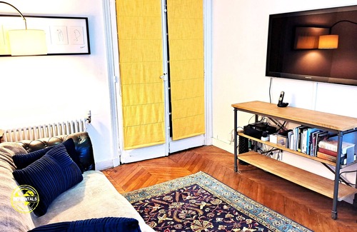 Quartier de la Plaine-de-Monceaux Apartment | Arc de Triomphe-Wagram 48sqm available for the Olympic games, access by metro