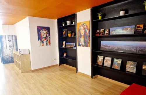 El Parc i la Llacuna del Poblenou Hostel | Arc House Barcelona