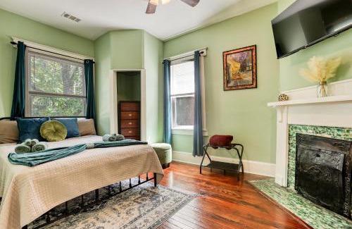 Live Oak House | Arcade - Summer Fun Near Starland, River St & DT
