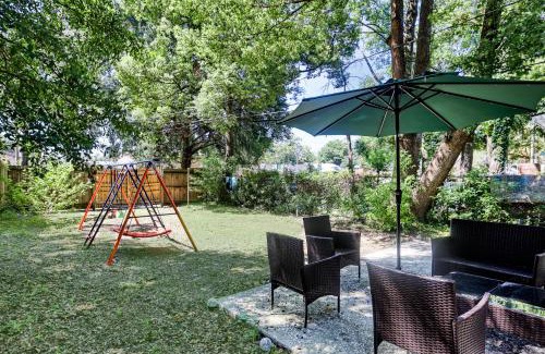 Live Oak House | Arcade - Summer Fun Near Starland, River St & DT