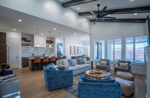 Ivins House | Arcadia 61 | Private Hot Tub * Fire Pit * Sleeps 19