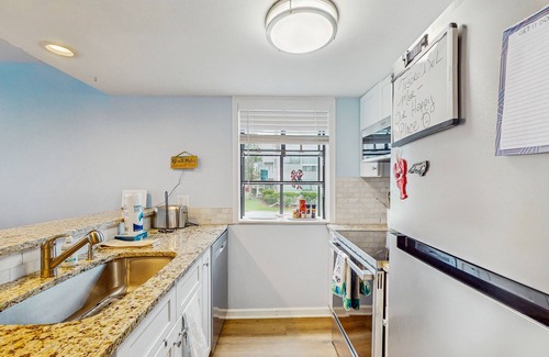 Myrtle Beach Condo | Arcadian Dunes condo with pool, hot tub, game room & W/D
